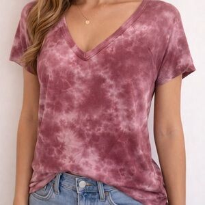 American Eagle Outfitters Maroon Tie-Dye V-Neck Tee